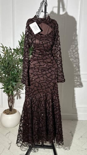 فستان بني خامة منقط شك فاخر بلمعة ناعمة وقصّة قصير...