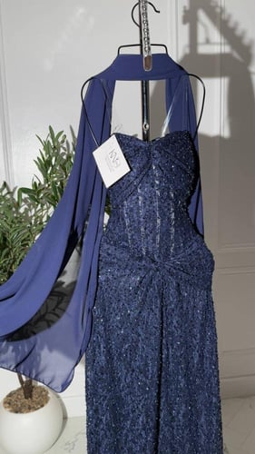 دانتيل فاخر مع كردانة مبطنة وجورجيت كحلي أنيق