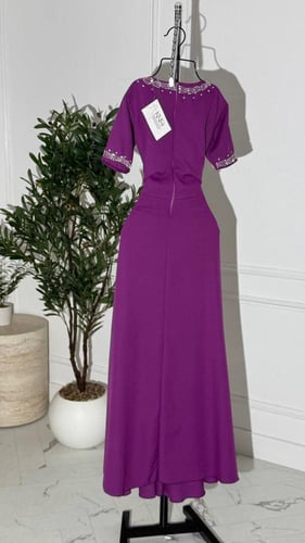 فستان كلوش بتطريز مباشر مع فيونكات