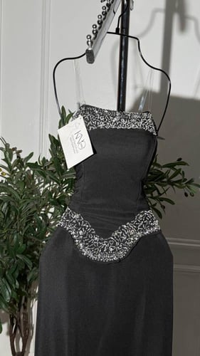 فستان باربي فاخر بتطريز يدوي مباشر بجودة عالية يعط...