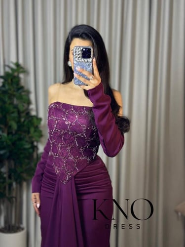 فستان عودي مع دانتيل واكمام منفصله