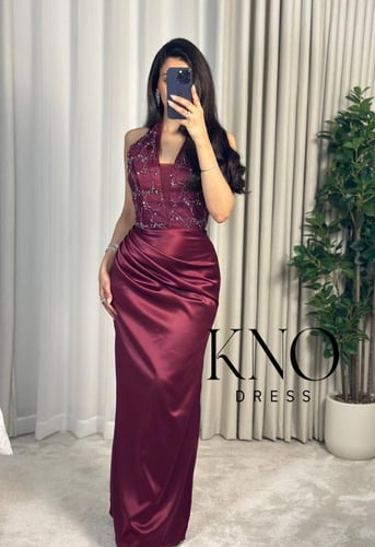 فستان ناعم عودي مع دانتيل و شك