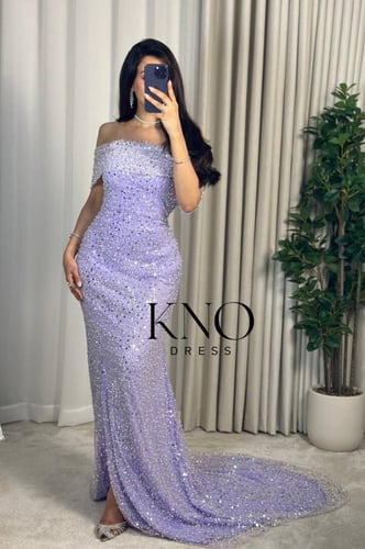 فستان سهرة موف طويل بقصة ضيقة وتطريز لامع لإطلالة...