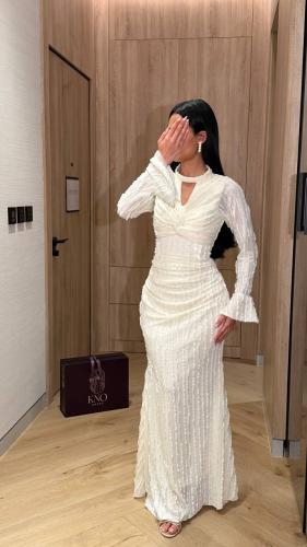 فستان استرتش كرمشة فاخرة بتصميم أنثوي راقٍ