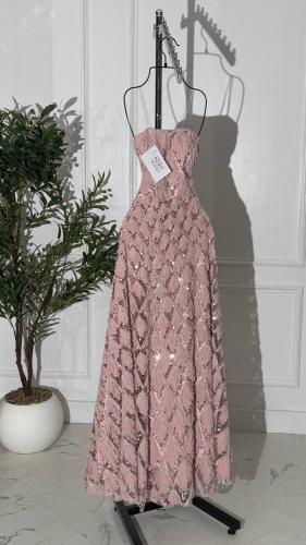 فستان سهرة طويل ب تل مطرز بدون اكمام