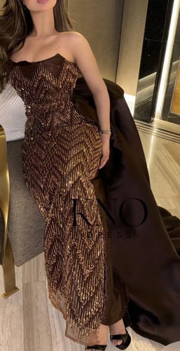 فستان سهرة ميكادو بني فاخر مع شك مموج – تصميم ملكي