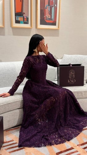 فستان سهرة أنثوي فاخر من الدانتيل بخيوط مخمل راقية