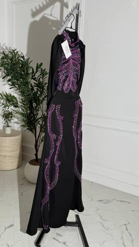 فستان اسود طويل ناعم تطريز يدوي من قماش الباربي