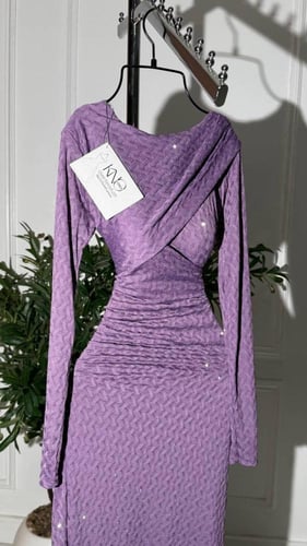 فستان استرتش أنيق مزين بفصوص فاخرة