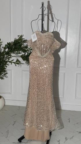 فستان سهرة ناعم بيج طويل قماش كردانة فاخر مطرز بال...