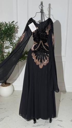 فستان اسود مع شك مموج فاخر