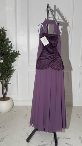 فستان سهره جورجيت بنفسجي مع تطريز وشال