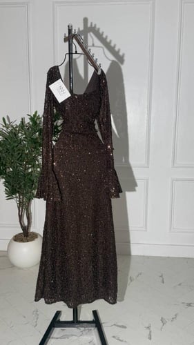 فستان سهرة بني دانتيل طويل مع اكمام طويلة مع خرز و...