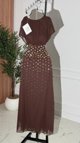 فستان بني شيفون طويل بتطريز نجوم