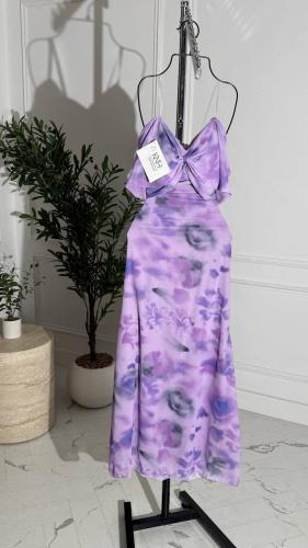 فستان ناعم مزين بفيونكه من الصدر