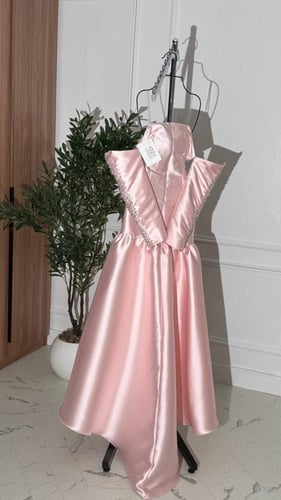 فستان سهرة بأكمام منفصله مع تطريز