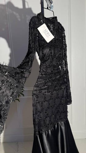 فستان اسود دانتيل بخرز و شك