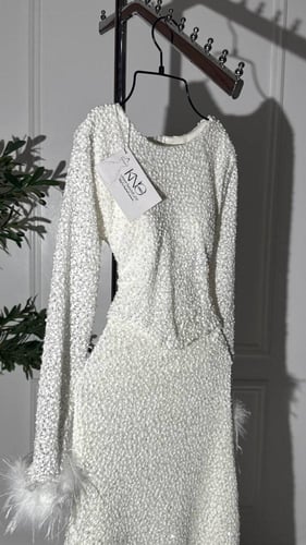 فستان ترتر مع اكمام طويله بأطراف ريش