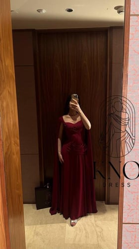 فستان عودي جورجيت فاخر بإطلالة أنيقة وانسيابية