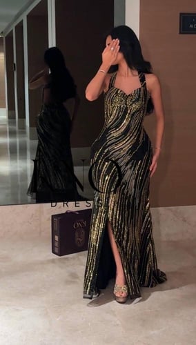 فستان بخامة شك فاخر خاص بلمسة أنيقة ولمعان راقٍ يب...