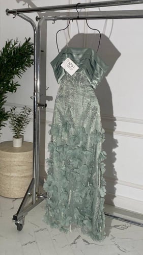 فستان اسماء