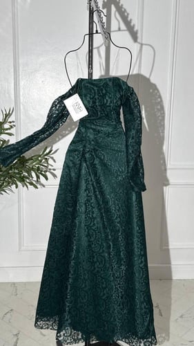 فستان زيتي دانتيل بأكمام منسدلة – أناقة ناعمة بلون...