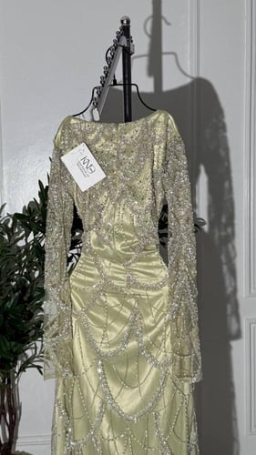 فستان اخضر سلاسل شك مع تفته أنيق وفاخر