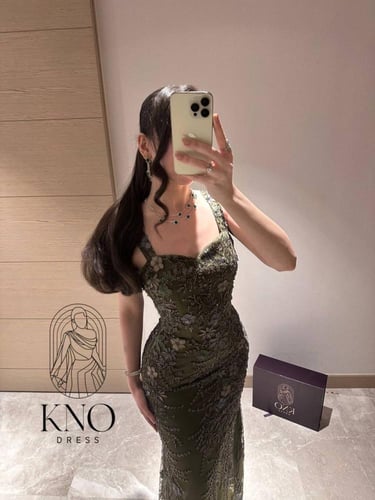 فستان سهرة تفتة مطرز بالخرز والورود الملونة – مقاس...