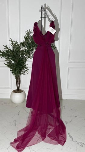 فستان باربي فاخر مع صدر تل مورّد وانسدال تل جانبي...