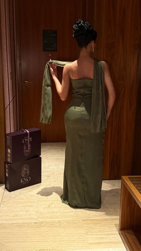 فستان كرنكل فاخر بلمسة أنيقة، فنشنق عالي وجودة ممت...