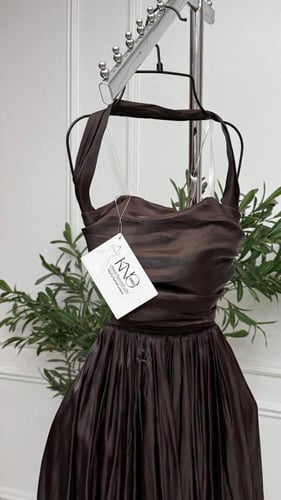 فستان سهرة كرنكل بني محروق طويل بتصميم فاخر