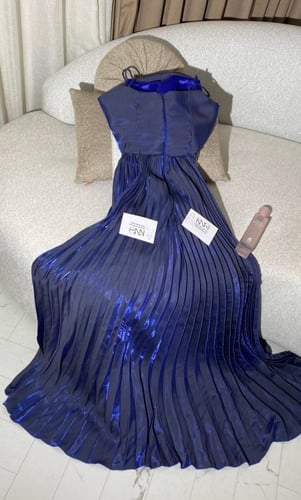 فستان ملكة كابلي مقفل من الظهر