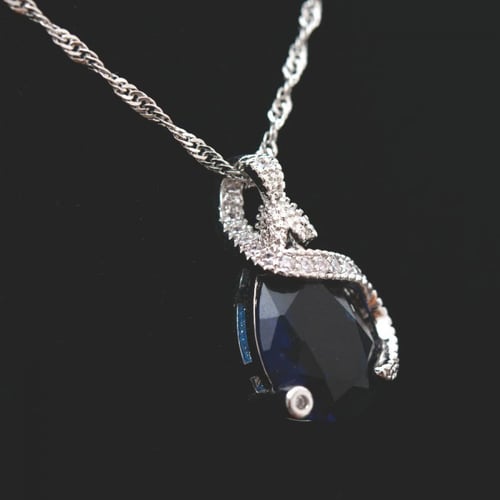 طقم فضة حريمي استرليني مع أحجار نيلي أنيقة .