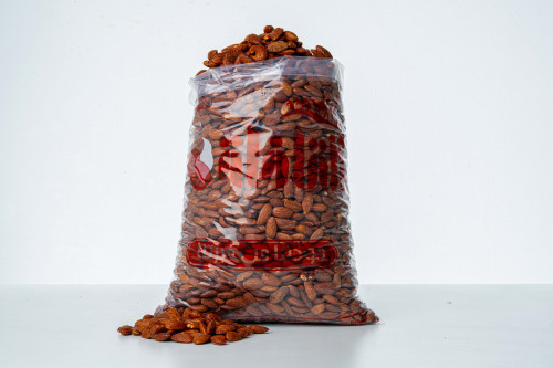 لوز امريكي مدخن