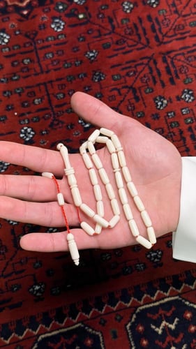 عظم جمل - خيط احمر