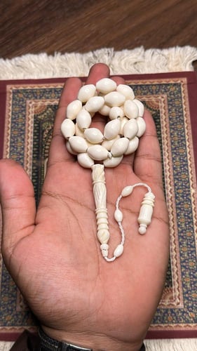 عظم جمل زيتوني منقوش