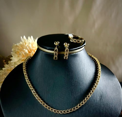 طقم زركون ذهبي ناعم