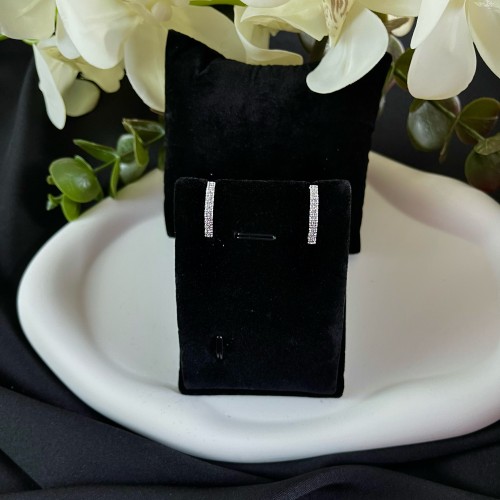 حلق فضي دائري مزين بالزركون