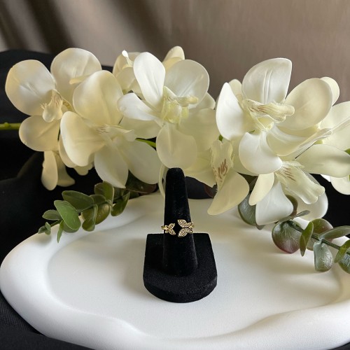 خاتم ذهبي على شكل فراشه