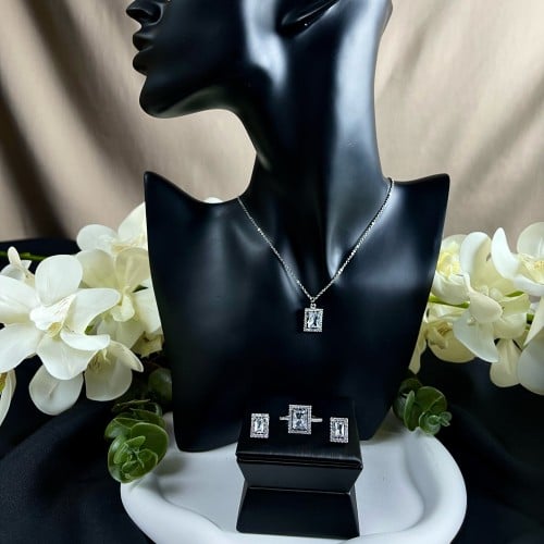 طقم ذهبي بكريستال فضي (قصّة اميرالد)