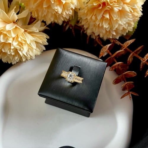 خاتم ذهبي مرصع بالزركون ( قَصّة اميرالد)