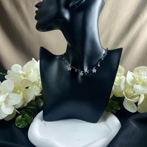 سلسال تشوكر ورود مزين بالكريستال