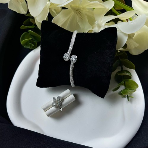 طقم إسوارة وخاتم فضي ناعمه