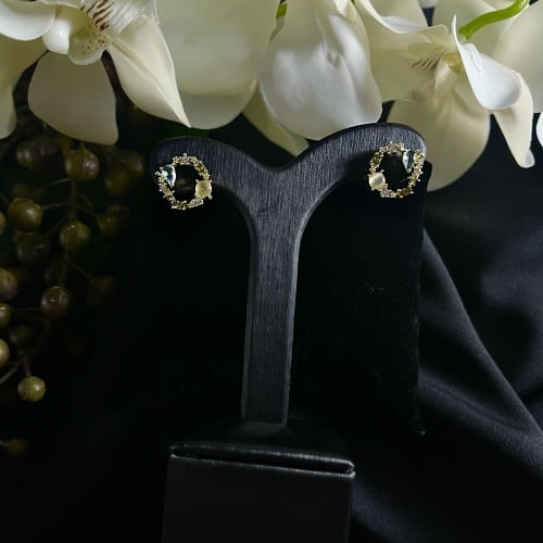 حلق صغير ناعم مزين بالزركون الملون