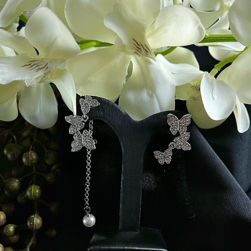 حلق طويل على شكل فراشه تصميم كوري