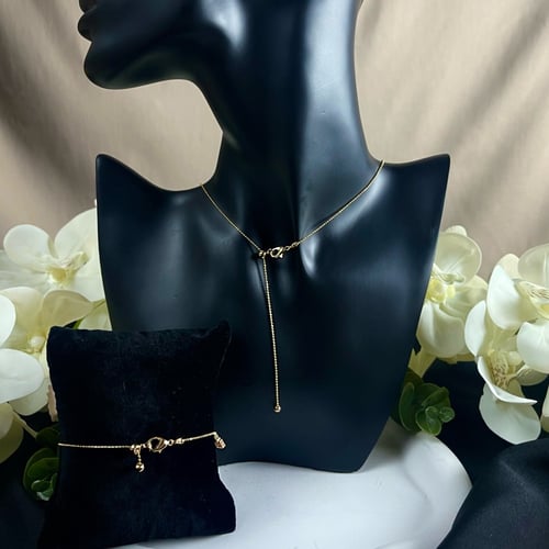 طقم سلسال وإسواره ذهبي تصميم ( LV )