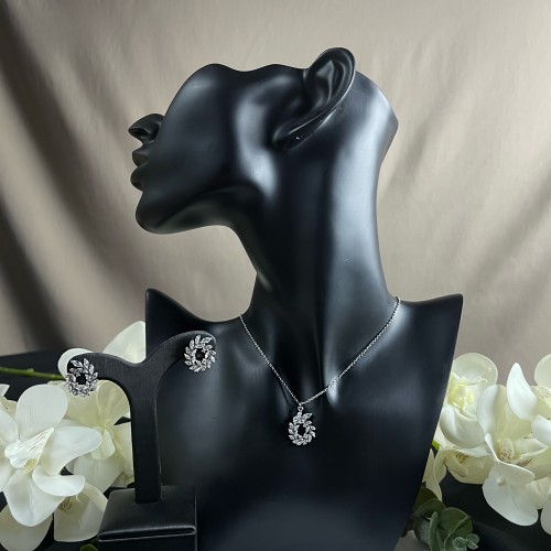 طقم سلسال وحلق تصميم ( غصن الزيتون )