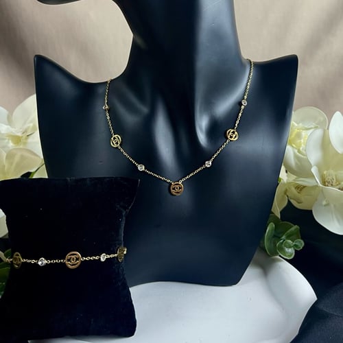 طقم سلسال وإسواره تصميم ( CHANEL )