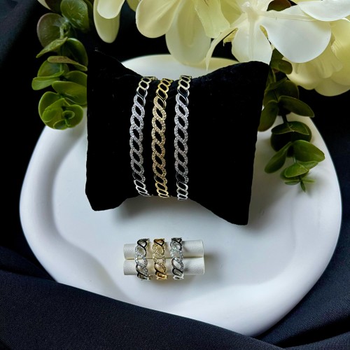 طقم أساور وخواتم مزينة بالزركون