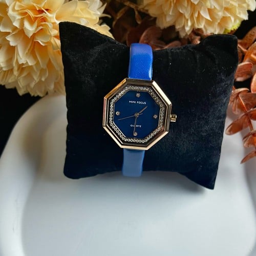 ساعة ميني فوكس جلد أزرق بحواف مرصعه بالزركون